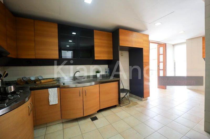4 Bed Condo for Sale in  Nassim Jade - Image 7